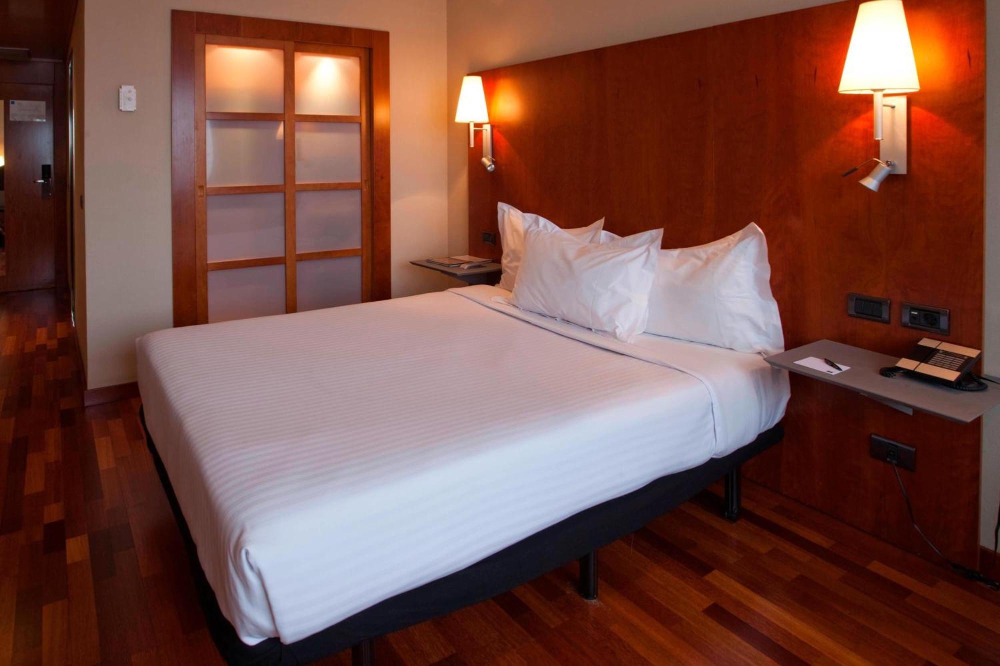 Ac Hotel Guadalajara By Marriott, Spain Ngoại thất bức ảnh