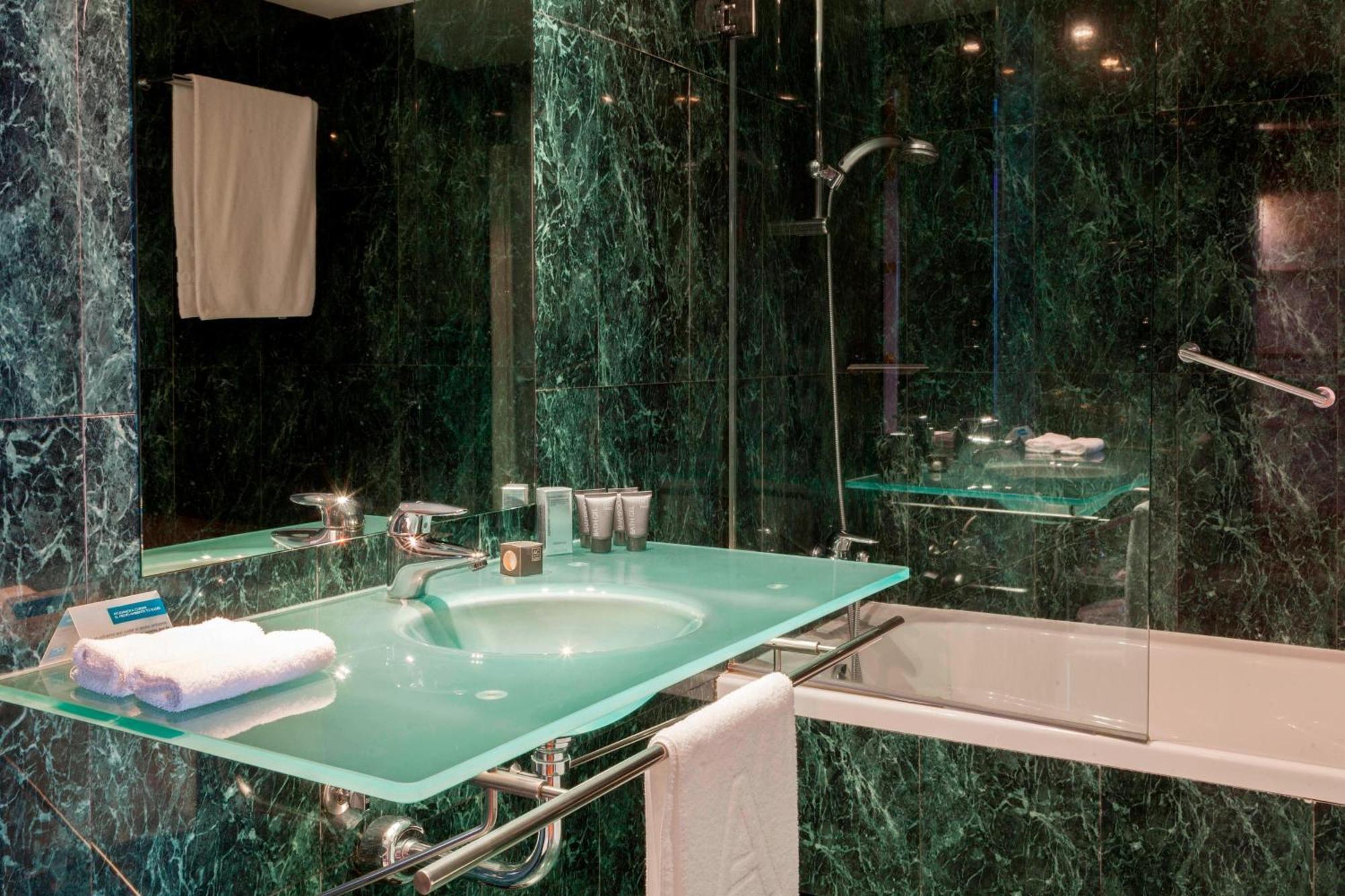 Ac Hotel Guadalajara By Marriott, Spain Ngoại thất bức ảnh
