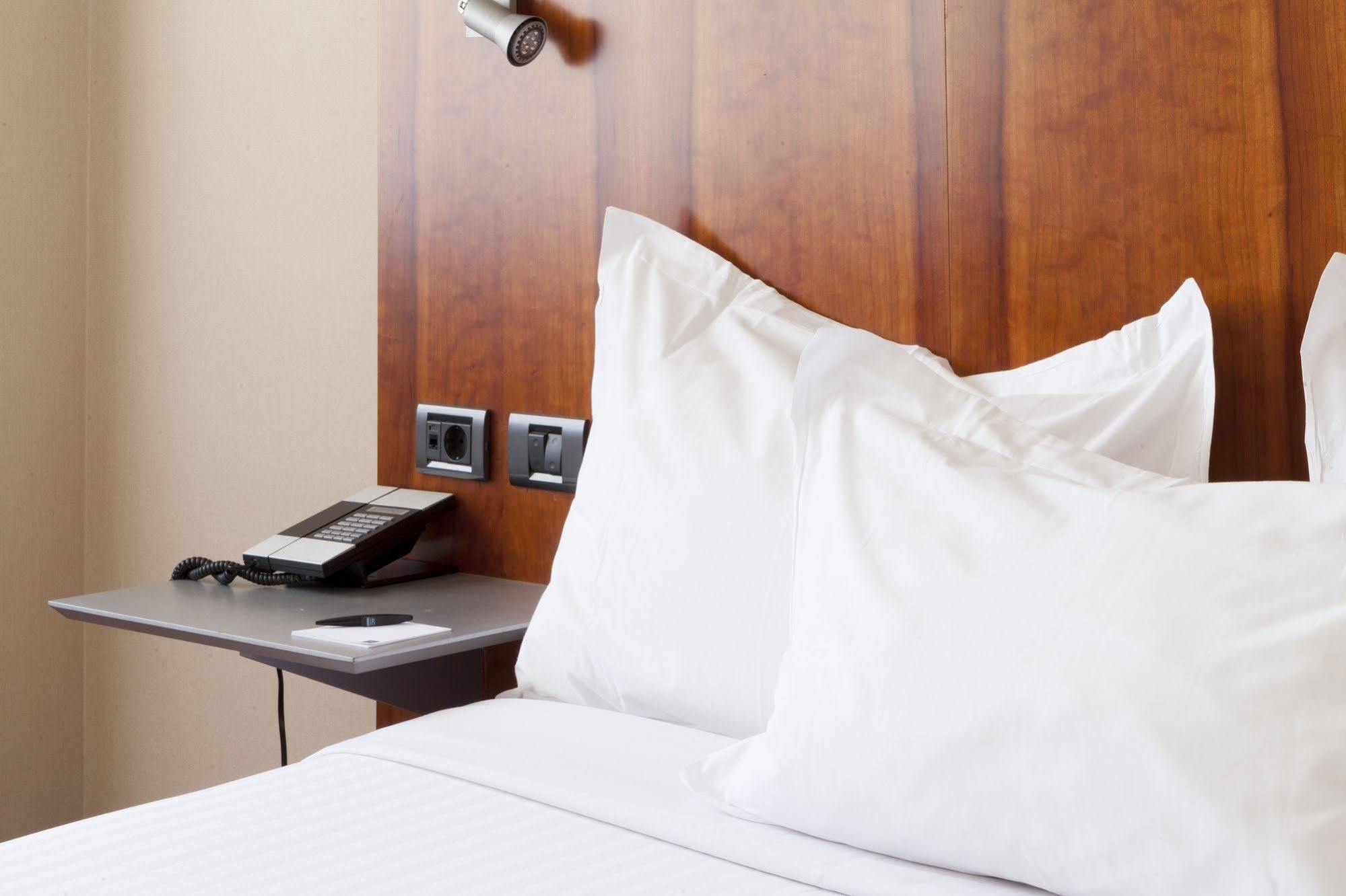 Ac Hotel Guadalajara By Marriott, Spain Ngoại thất bức ảnh
